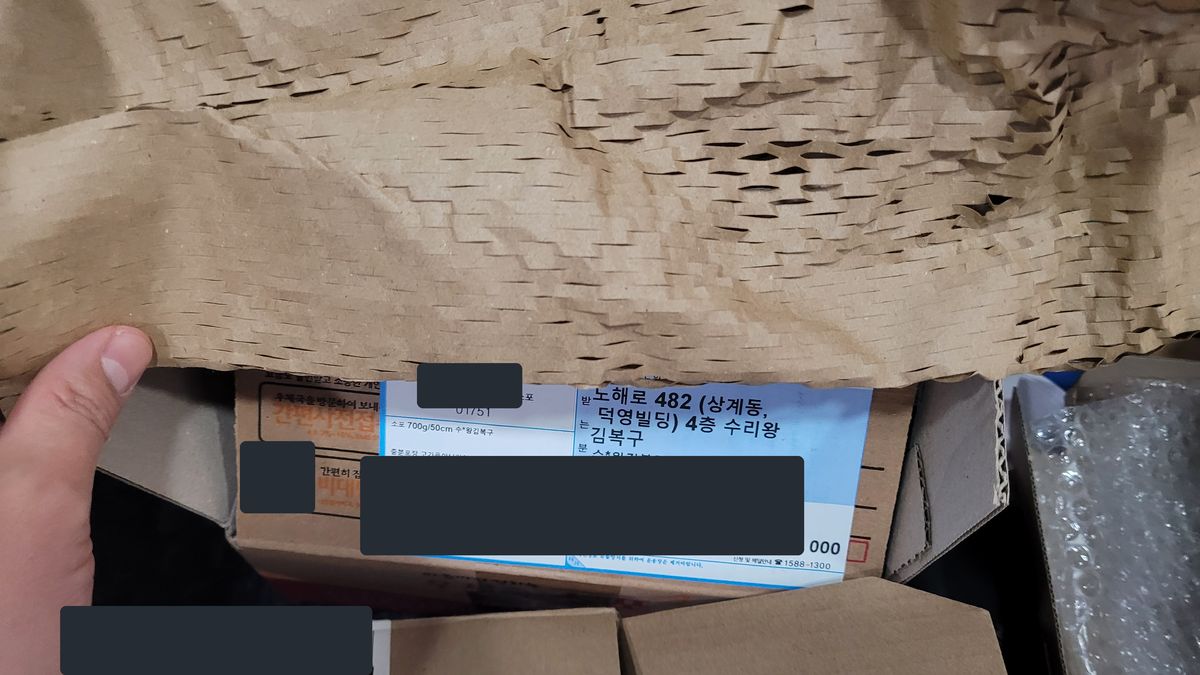 전국에서 택배로 도착해 접수 대기 중인 소포 상자들